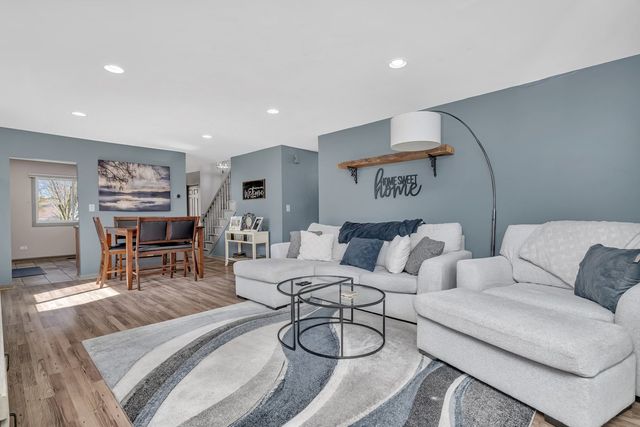 1 Red Wing Court, Woodridge, IL 60517