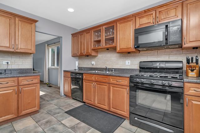 1 Red Wing Court, Woodridge, IL 60517