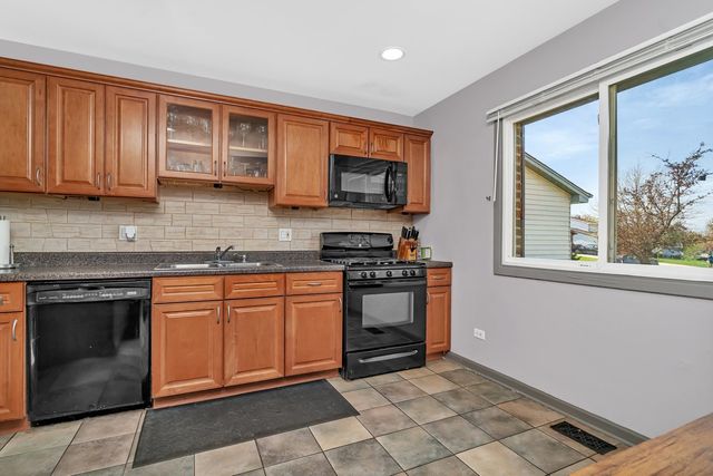 1 Red Wing Court, Woodridge, IL 60517
