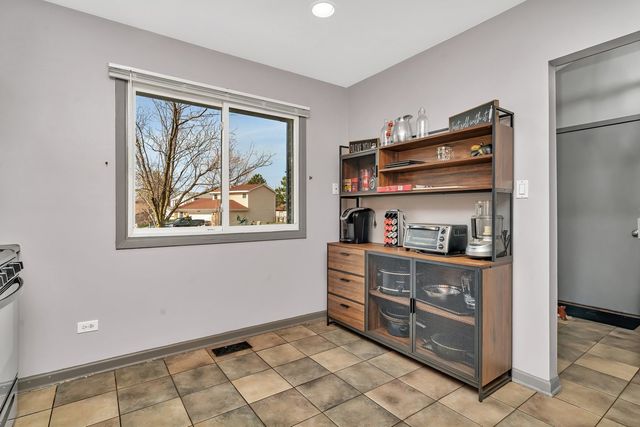 1 Red Wing Court, Woodridge, IL 60517