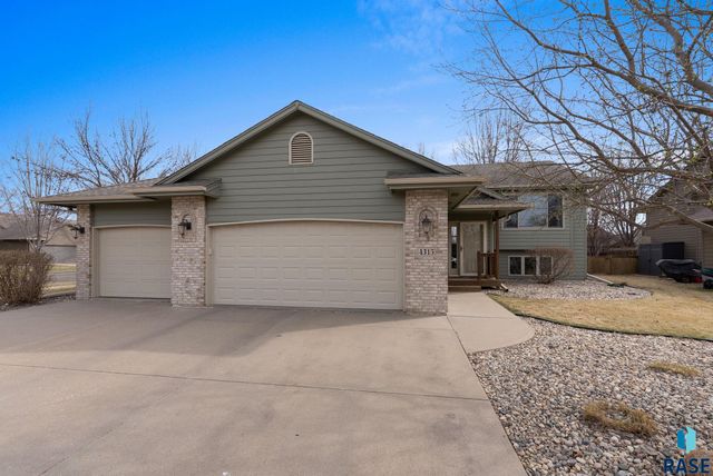 4315 E 38th St Street, Sioux Falls, SD 57103