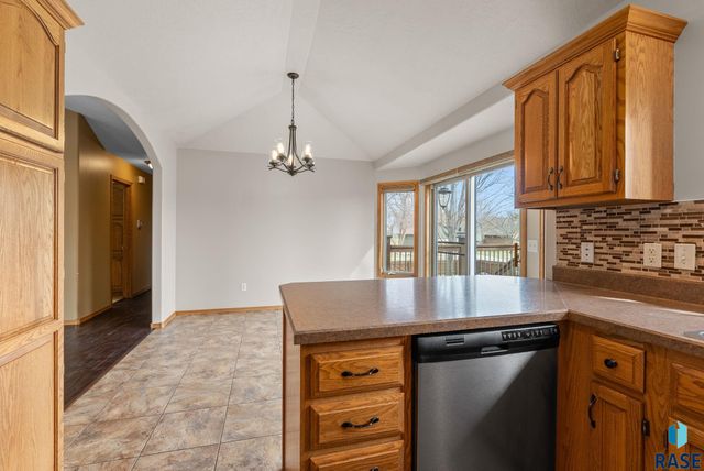 4315 E 38th St Street, Sioux Falls, SD 57103