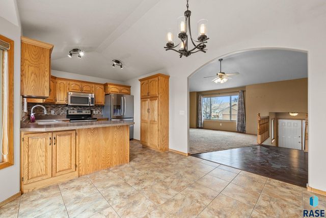 4315 E 38th St Street, Sioux Falls, SD 57103