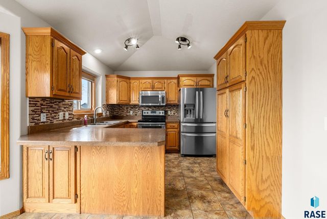 4315 E 38th St Street, Sioux Falls, SD 57103