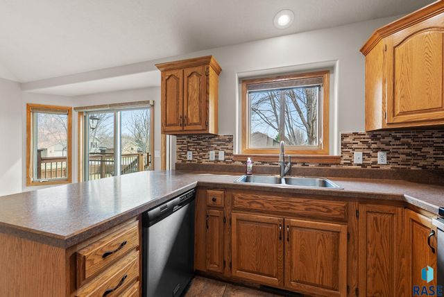 4315 E 38th St Street, Sioux Falls, SD 57103