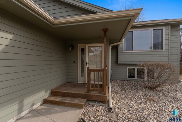 4315 E 38th St Street, Sioux Falls, SD 57103