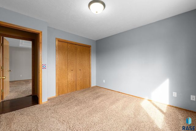 4315 E 38th St Street, Sioux Falls, SD 57103