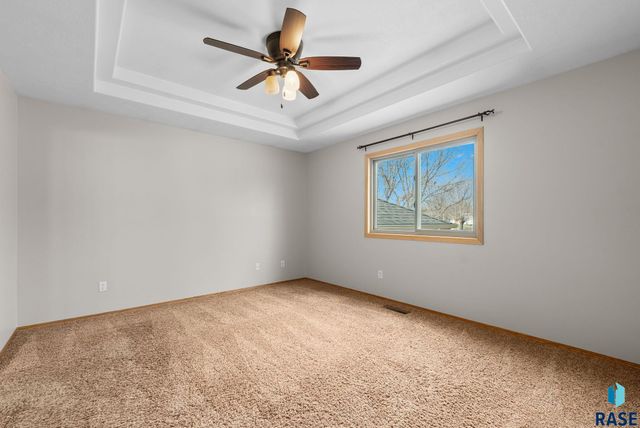 4315 E 38th St Street, Sioux Falls, SD 57103