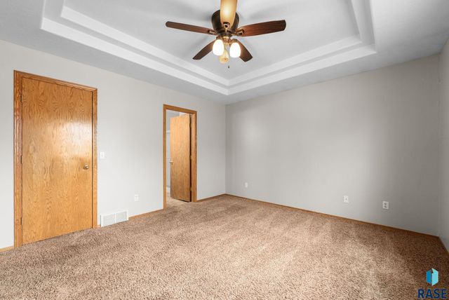 4315 E 38th St Street, Sioux Falls, SD 57103