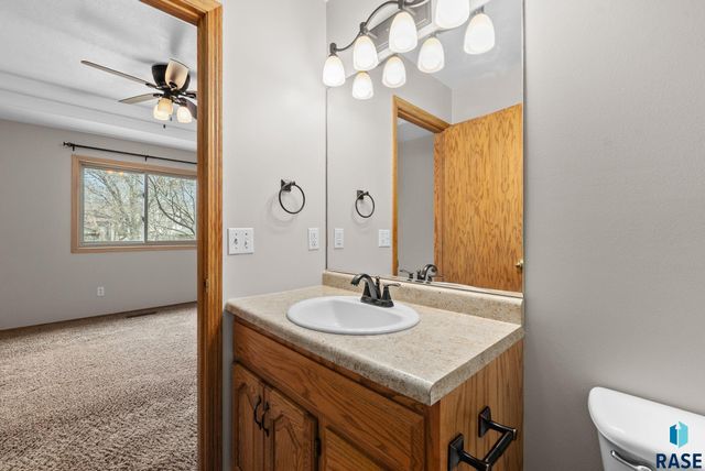 4315 E 38th St Street, Sioux Falls, SD 57103