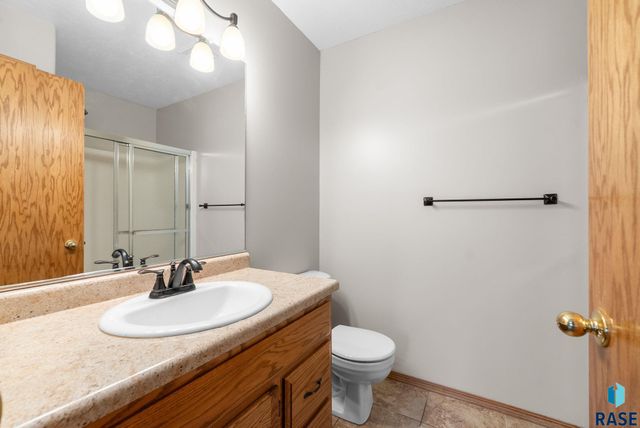 4315 E 38th St Street, Sioux Falls, SD 57103