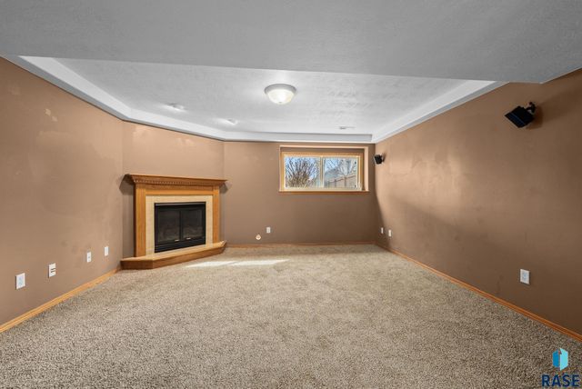 4315 E 38th St Street, Sioux Falls, SD 57103