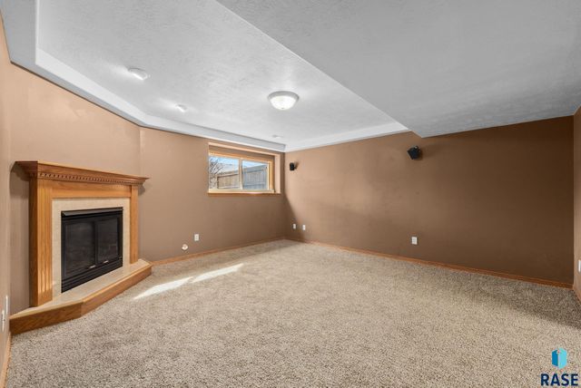 4315 E 38th St Street, Sioux Falls, SD 57103