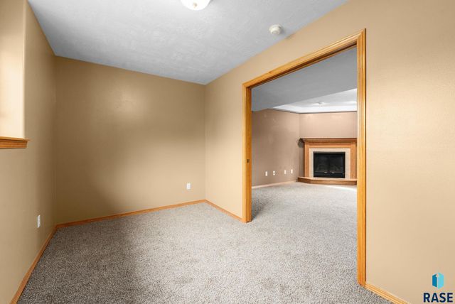 4315 E 38th St Street, Sioux Falls, SD 57103