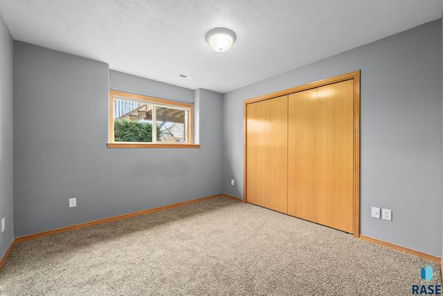 4315 E 38th St Street, Sioux Falls, SD 57103