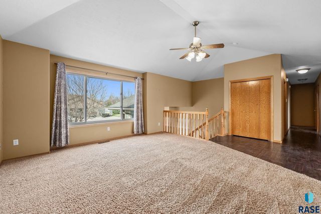 4315 E 38th St Street, Sioux Falls, SD 57103