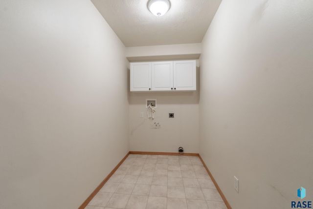 4315 E 38th St Street, Sioux Falls, SD 57103