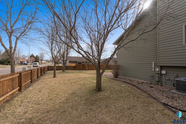 4315 E 38th St Street, Sioux Falls, SD 57103