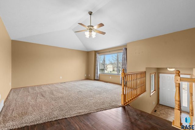 4315 E 38th St Street, Sioux Falls, SD 57103