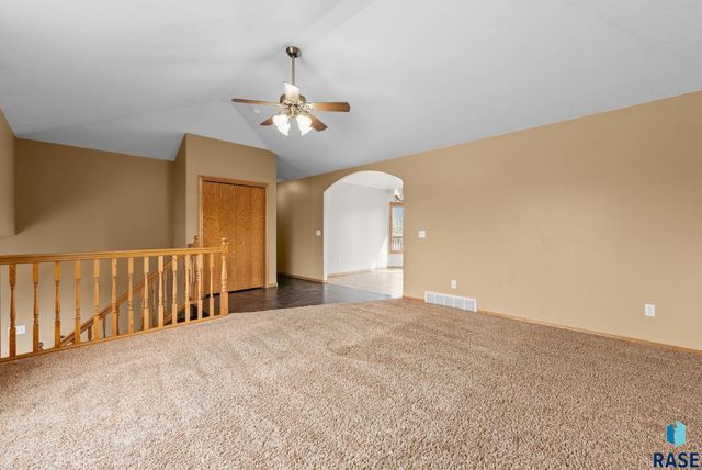 4315 E 38th St Street, Sioux Falls, SD 57103