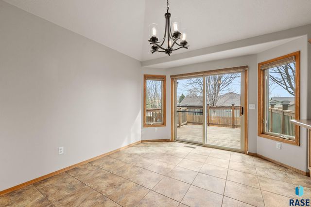 4315 E 38th St Street, Sioux Falls, SD 57103