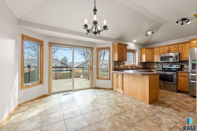 4315 E 38th St Street, Sioux Falls, SD 57103