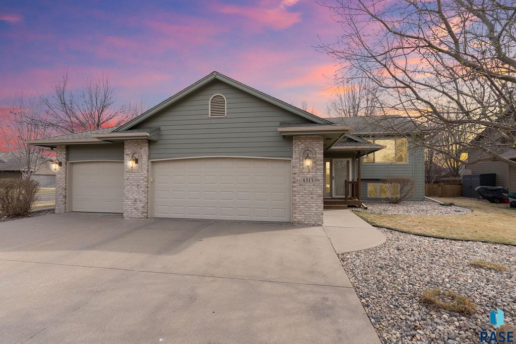 4315 E 38th St Street, Sioux Falls, SD 57103