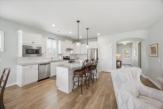 6231 Woodsedge Court, Hollywood, SC 29449