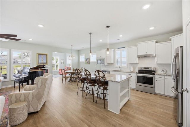 6231 Woodsedge Court, Hollywood, SC 29449