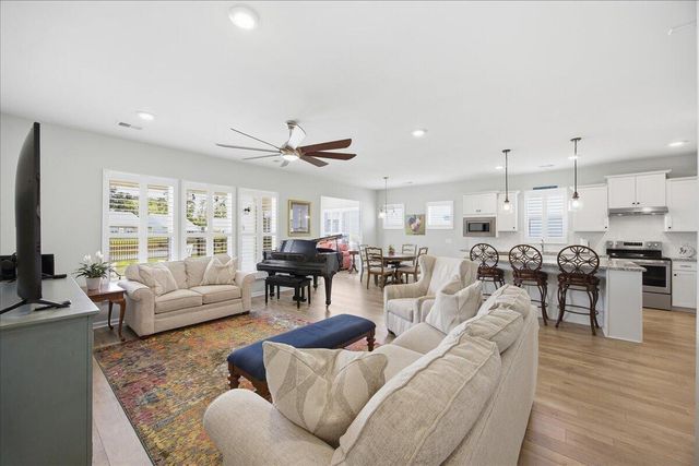 6231 Woodsedge Court, Hollywood, SC 29449