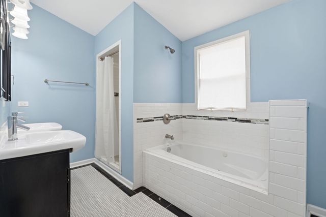 2923 N New England Avenue, Chicago, IL 60634