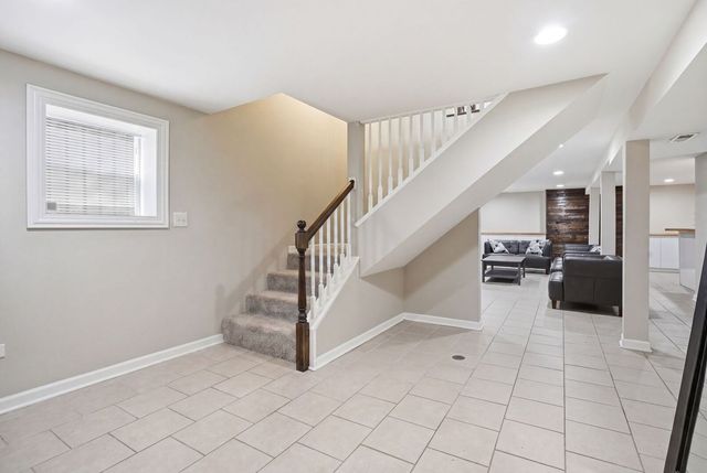 2923 N New England Avenue, Chicago, IL 60634