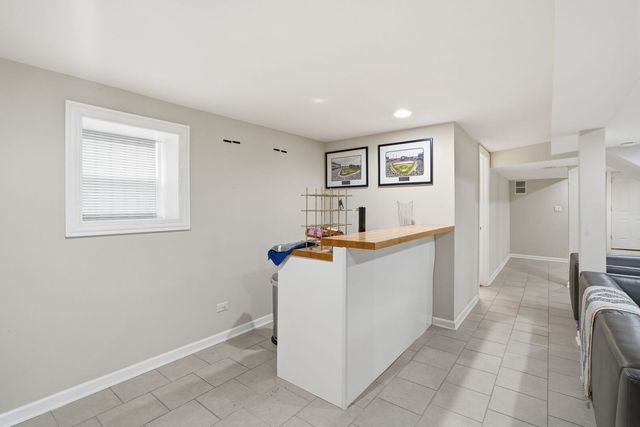 2923 N New England Avenue, Chicago, IL 60634