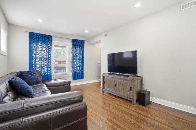2923 N New England Avenue, Chicago, IL 60634