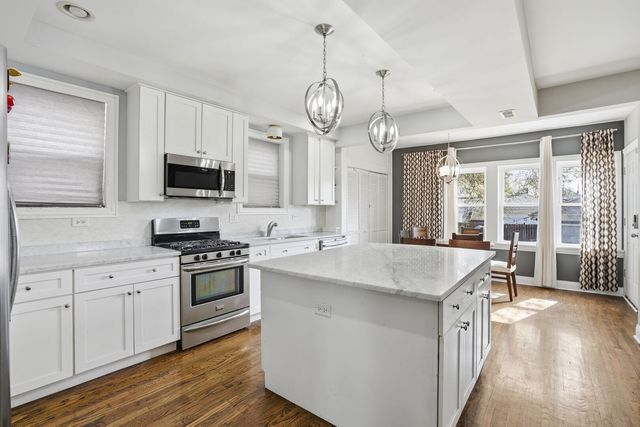 2923 N New England Avenue, Chicago, IL 60634