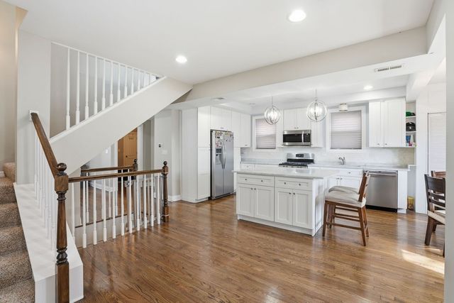 2923 N New England Avenue, Chicago, IL 60634