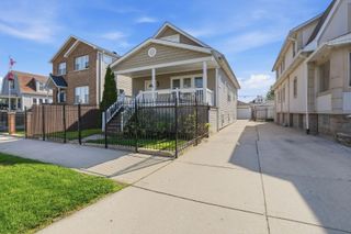 2923 N New England Avenue, Chicago, IL 60634