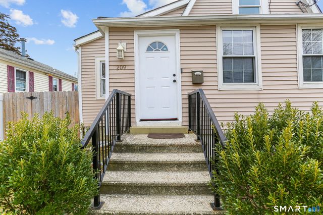 209 Trumbull Avenue, Bridgeport, CT 06606