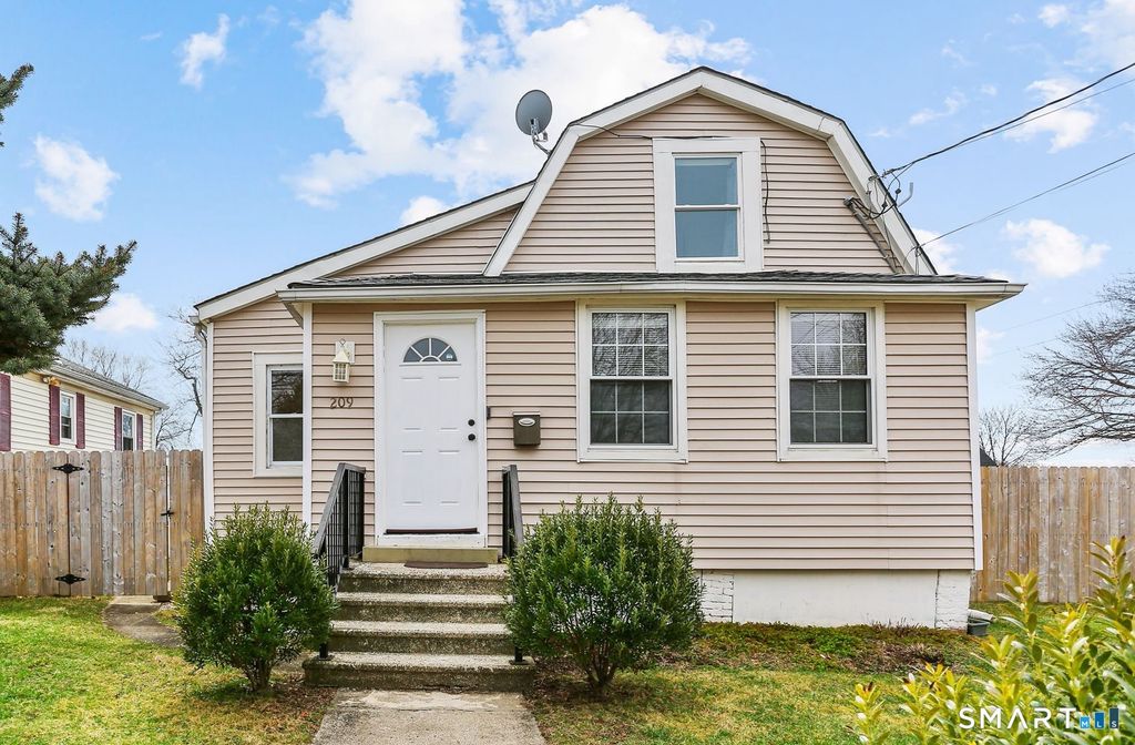 209 Trumbull Avenue, Bridgeport, CT 06606
