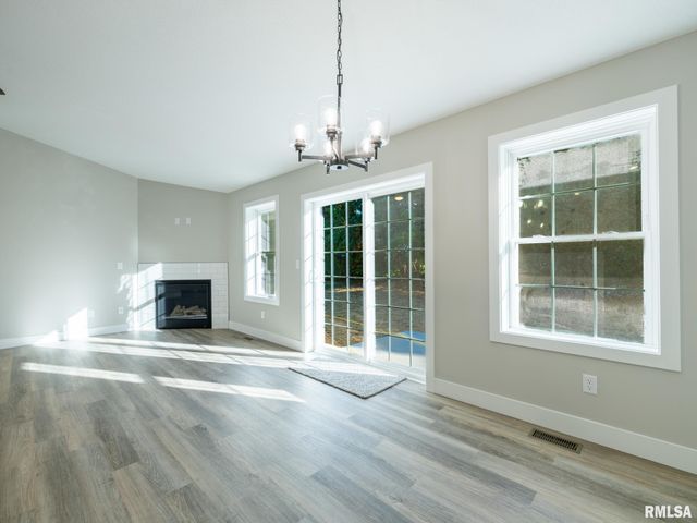 3716 W EAGLE POINT Drive, Peoria, IL 61615