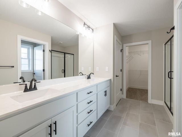 3716 W EAGLE POINT Drive, Peoria, IL 61615