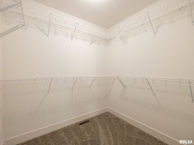 3716 W EAGLE POINT Drive, Peoria, IL 61615