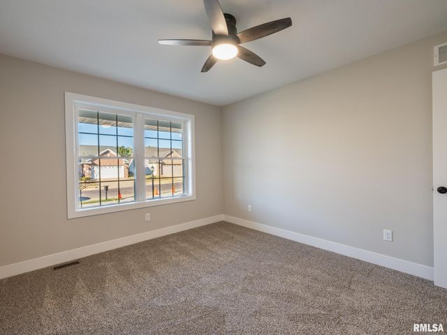 3716 W EAGLE POINT Drive, Peoria, IL 61615