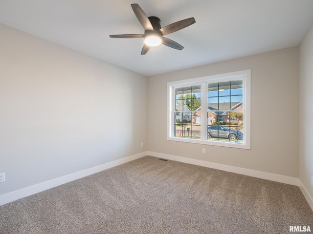 3716 W EAGLE POINT Drive, Peoria, IL 61615