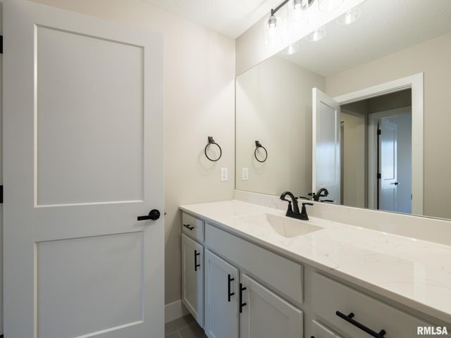 3716 W EAGLE POINT Drive, Peoria, IL 61615