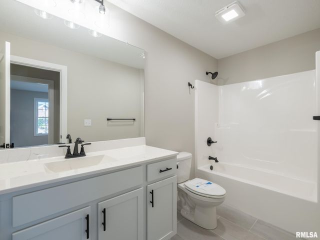 3716 W EAGLE POINT Drive, Peoria, IL 61615