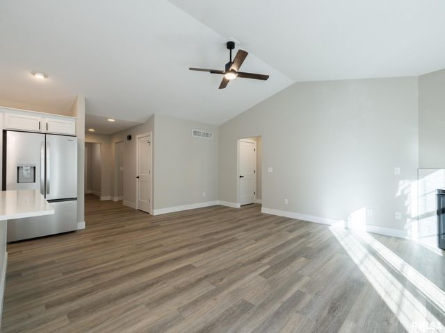 3716 W EAGLE POINT Drive, Peoria, IL 61615