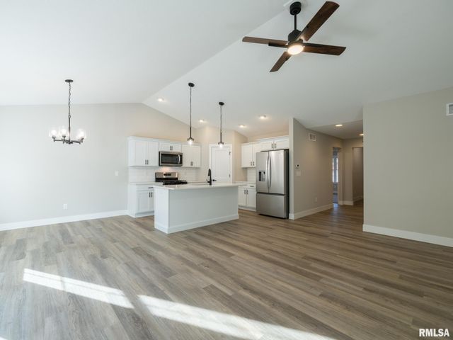 3716 W EAGLE POINT Drive, Peoria, IL 61615