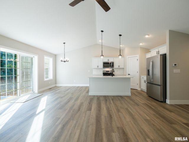 3716 W EAGLE POINT Drive, Peoria, IL 61615