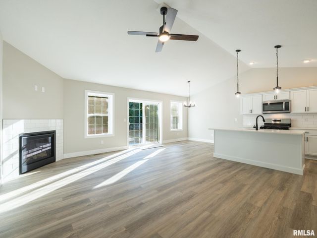 3716 W EAGLE POINT Drive, Peoria, IL 61615